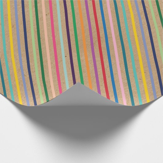 Kleurrijk patroon op bijtende bruine kraft cadeaupapier (Hoek)