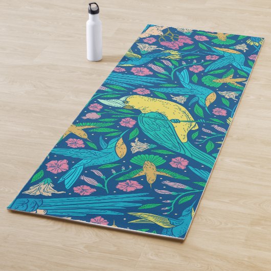 Kleurrijk patroon van tropische vogels en bloemen yogamat (In situ)