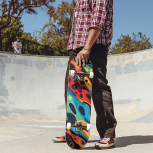 Kleurrijk psychedelisch patroon persoonlijk skateboard