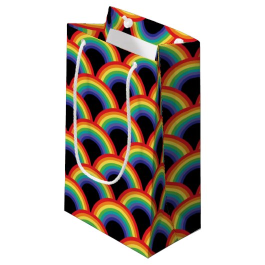 Kleurrijk regenboogpatroon klein cadeauzakje (Voorkant Gekanteld)