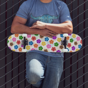 Kleurrijk Retro Regenboog Bloemen Design Wit Persoonlijk Skateboard