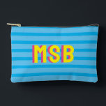 Kleurrijk Shadow Block monogram, aangepaste tekst Etui<br><div class="desc">Super leuke kleine tas met een schaduw blok monogram en gestreepte achtergrond. Verander eenvoudig de tekst naar de jouwe - monogram van 2 letters,  3 letters of meer. Schattige,  trendy - ideaal voor een verjaardagscadeau,  vrijgezellenfeest en meer.</div>