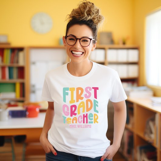 Kleurrijk Tekstontwerp voor Leerkracht Eerste Klas Tri-Blend Shirt