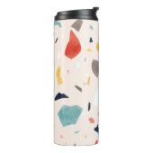 Kleurrijk terrazzo: naadloze rotsfragmenten. thermosbeker (Gedraaid links)