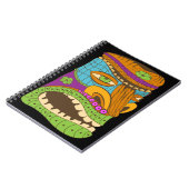 Kleurrijk Tiki-standbeeld in exotische stemming, g Notitieboek (Linkerzijde)