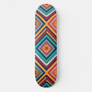 Kleurrijk tribiaal patroon persoonlijk skateboard