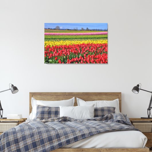 Kleurrijk tulpenlandschap canvas afdruk (Insitu (Slaapkamer))