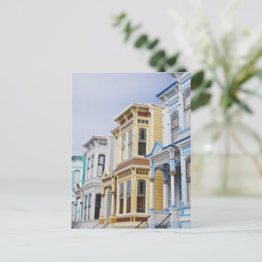 kleurrijk Victoriaans huis in het District van de Briefkaart (Staand voorkant)