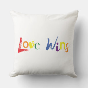 Kleurrijk, vrolijk, creatief design van Love Wins Kussen