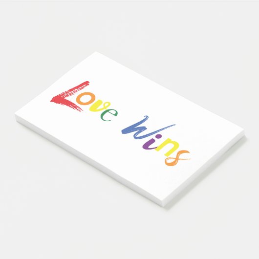 Kleurrijk, vrolijk, creatief design van Love Wins Post-it® Notes (Schuin)