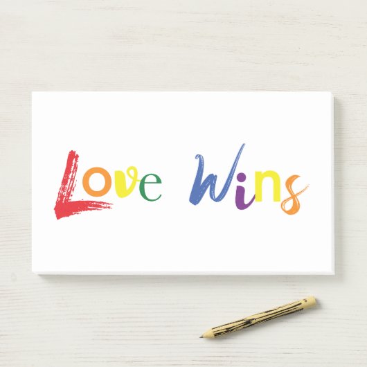 Kleurrijk, vrolijk, creatief design van Love Wins Post-it® Notes (Op bureau)