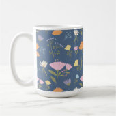Kleurrijk weiland op blauw koffiemok (Links)