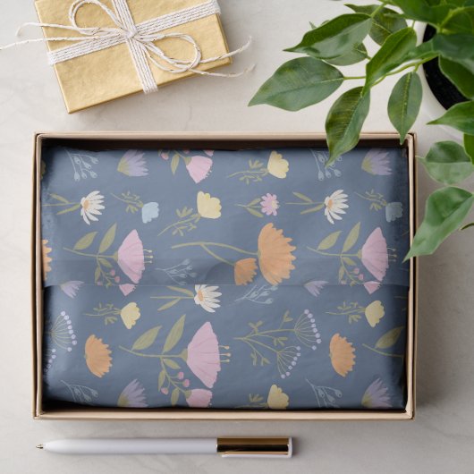 Kleurrijk weiland op blauw tissuepapier (Geschenk)