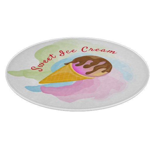 Kleurrijk zoet ijs in een kegel snijplank (Hoek)