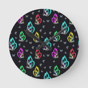 Kleurrijk zwart vlinder patroon ontwerp ronde klok