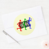 Kleurrijke 5K lopers Ronde Sticker (Envelop)