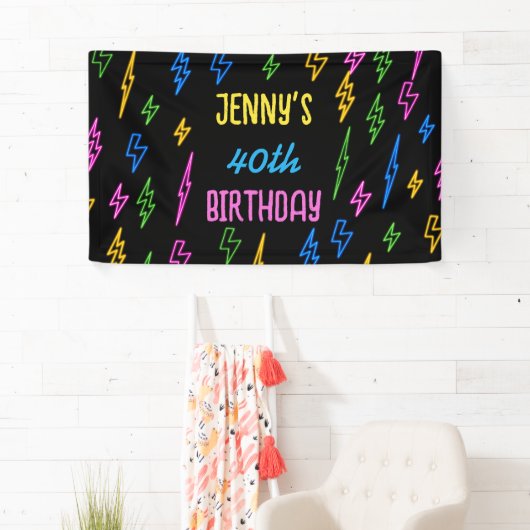 Kleurrijke 80's Retro Neon Lightning Verjaardag Spandoek (Insitu)