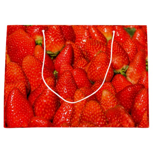 Kleurrijke aardbeien op marktscherm groot cadeauzakje (Voorkant)