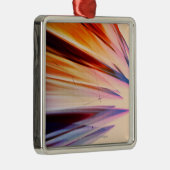 Kleurrijke abstracte objecten tegen wit metalen ornament (Rechts)