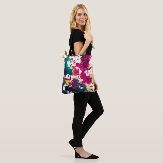 Kleurrijke Abstracte Splatter Verf Blauwgroen en M Tote Bag (Op model)