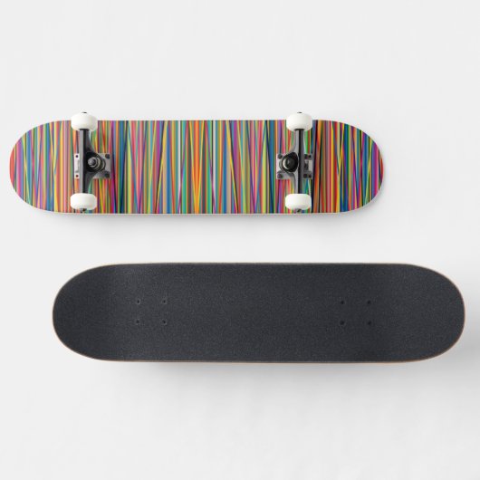 Kleurrijke abstracte strepen ontwerpen het gezicht persoonlijk skateboard (Horizontaal)
