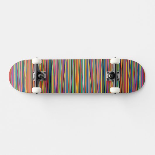 Kleurrijke abstracte strepen ontwerpen het gezicht persoonlijk skateboard (Horizontaal)