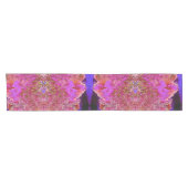 Kleurrijke Abstracte tuin met Paarse zonnebank Korte Tafelloper (Horizontaal)