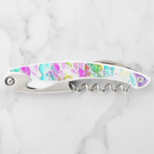 Kleurrijke abstracte vormen die in witte melksoep 