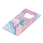 Kleurrijke achtergrond van faux creditkaart flessenopener (Voorkant Gekanteld)