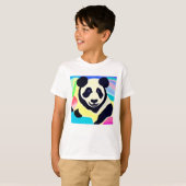 Kleurrijke achtergrondpanda t-shirt (Voorkant volledig)