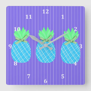 Kleurrijke Ananas Klok op Blauwe Strepen