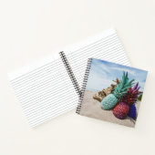 Kleurrijke ananas op een zandstrand notitieboek (Binnen)