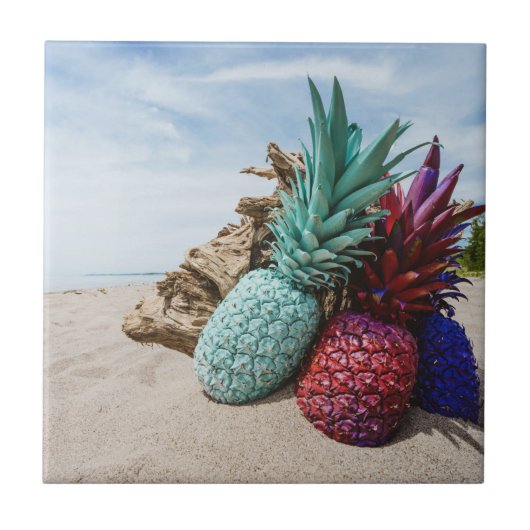 Kleurrijke ananas op een zandstrand tegeltje (Voorkant)