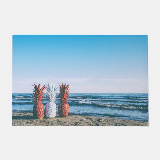 Kleurrijke ananas op het strand deurmat (Voorkant)