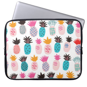 Kleurrijke ananasbladeren, tropische doedel. laptop sleeve