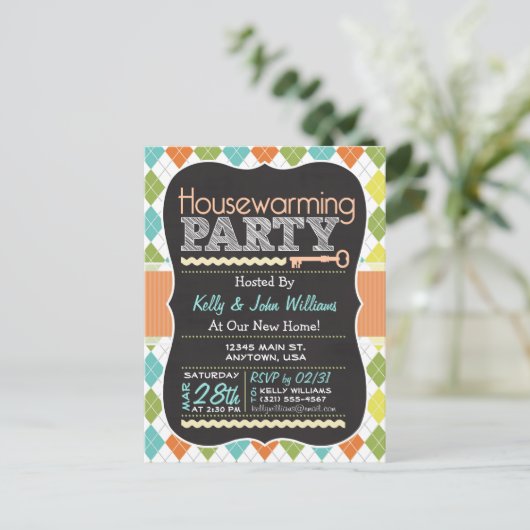 Kleurrijke Argyle; Chalkboard Housewarming Party Uitnodiging Briefkaart (Staand voorkant)