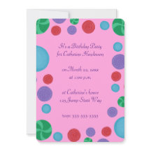 Kleurrijke artistieke stippen verjaardagsfeestuitn