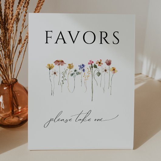 Kleurrijke baby shower cadeautjes met wilde bloeme reclamebord met voetstuk