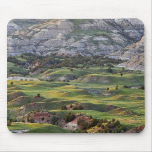 Kleurrijke badlands vanuit het Buck Hill-overzicht Muismat