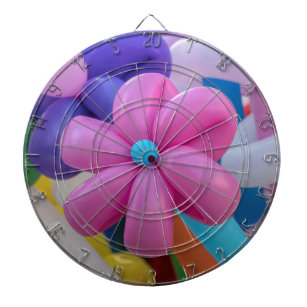 kleurrijke ballonnen op het verjaardagsfeest dartbord