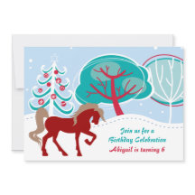 Kleurrijke besneeuwde winter vakantie paard Verjaa