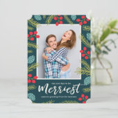 Kleurrijke bessen en pine moderne kerstfoto feestdagenkaart (Staand voorkant)