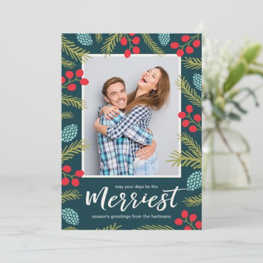 Kleurrijke bessen en pine moderne kerstfoto feestdagenkaart (Staand voorkant)