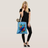 Kleurrijke, blauwe tropische ara tote bag (Op model)
