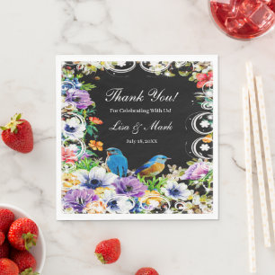 Kleurrijke blauwe vogels en botanisch bloempapier servet