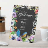 Kleurrijke blauwe vogels en botanische bloemenbrui reclamebord met voetstuk (Insitu)