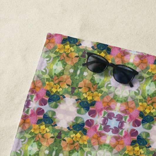 Kleurrijke bloemblaadjes Waterverf Patroon Schilde Strandlaken (In situ)