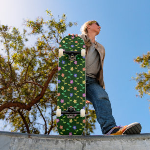 Kleurrijke bloemen, bloemmotief, groen, boho persoonlijk skateboard