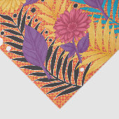 Kleurrijke bloemen en bladeren op een zwarte achte tissuepapier (Detail)