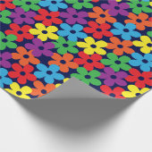 Kleurrijke bloemen op marineblauw omslagpapier cadeaupapier (Hoek)